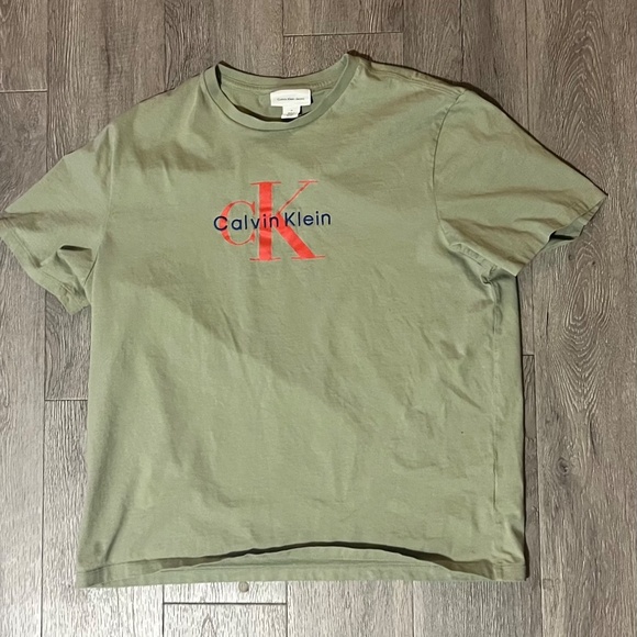Calvin Klein Jeans Designer t-shirt. Army green. medium - Picture 2 of 4